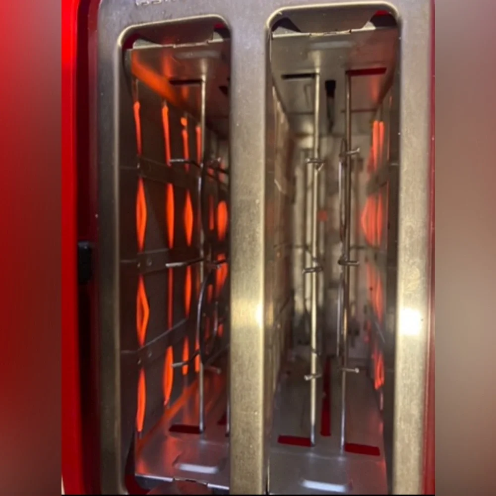 Disney-Mickey Mouse 2-Slice Toaster Leaves Mickey Mouse‎ Imprint on Toast